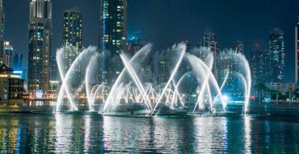 Dubai Fountain Show 1 600x310 